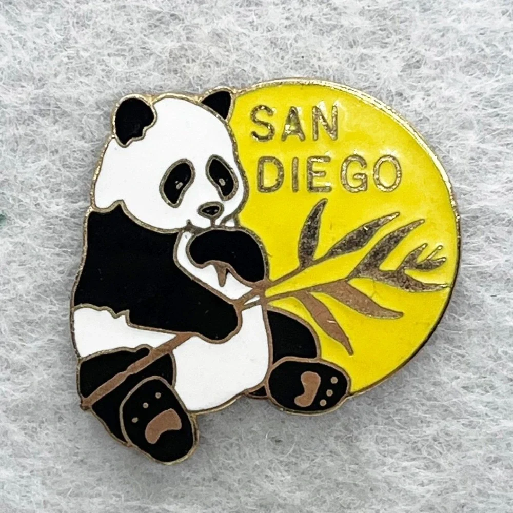 🔮 5/$25 Vintage‎ San Diego Panda Pin